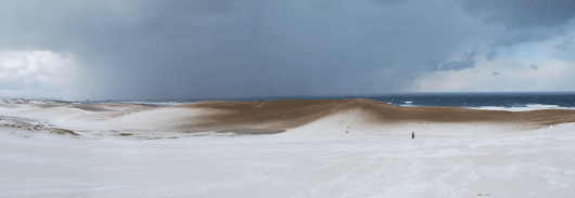 「馬の背」の風景－雪と砂のコラボ