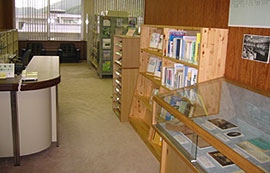 図書室内写真２