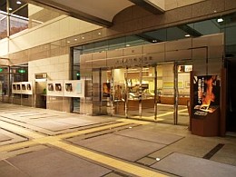 鳥取県立公文書館入口の写真