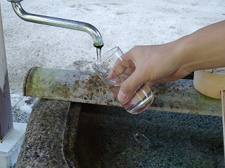 霞神社の水