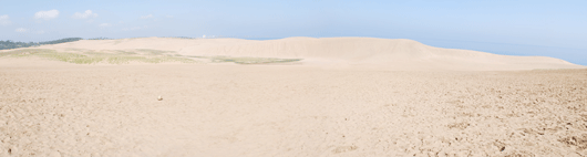 「馬の背」の風景－乾燥した白砂が広がっています