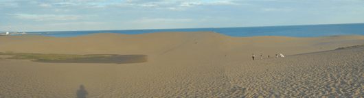 「馬の背」の風景－乾いた白砂が広がっています