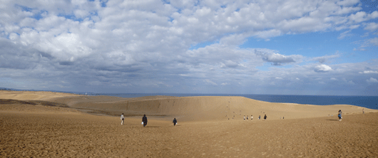 「馬の背」の風景－上空には大きな雲