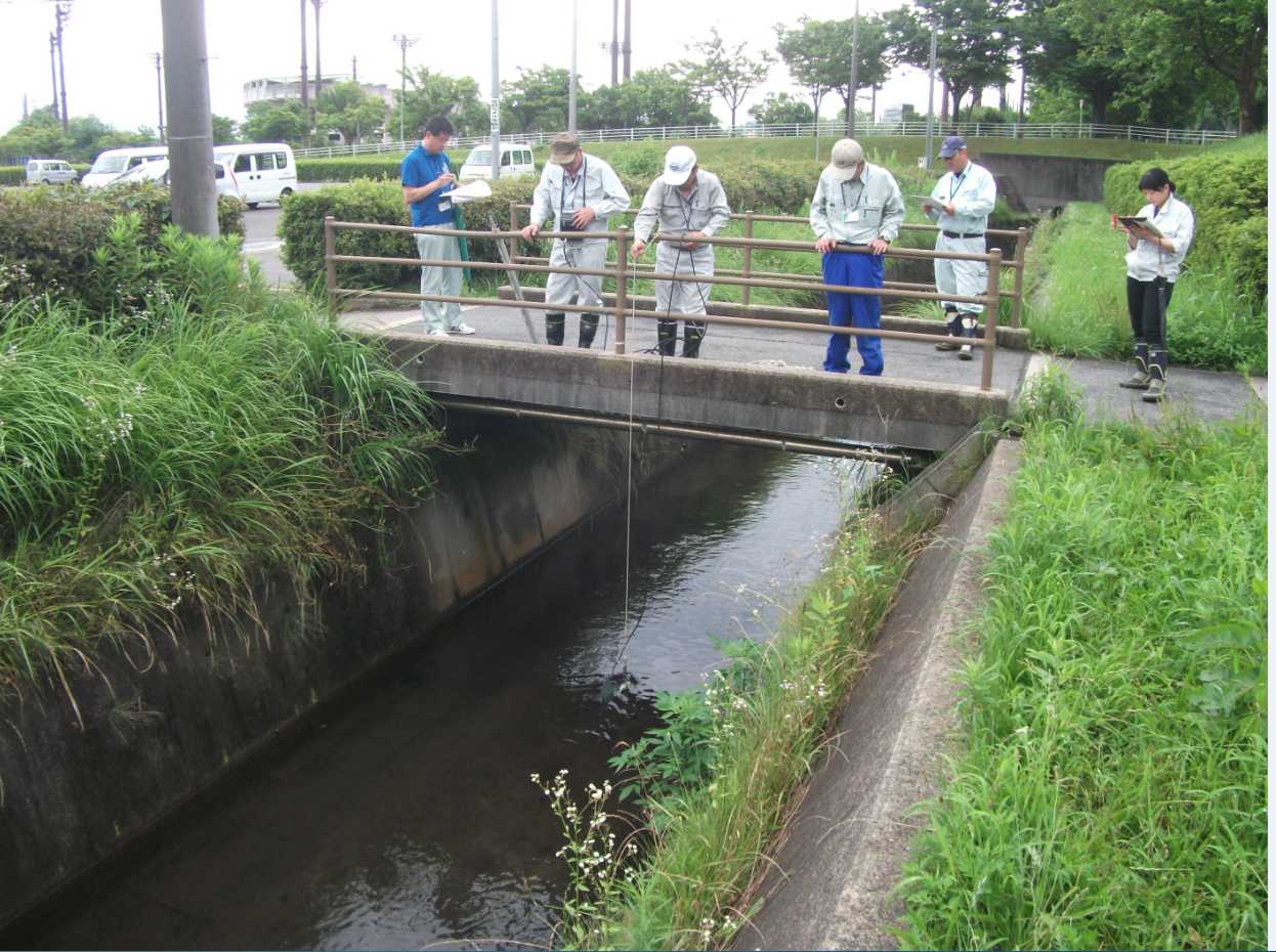 米川土地改良区と行政機関による水路パトロール