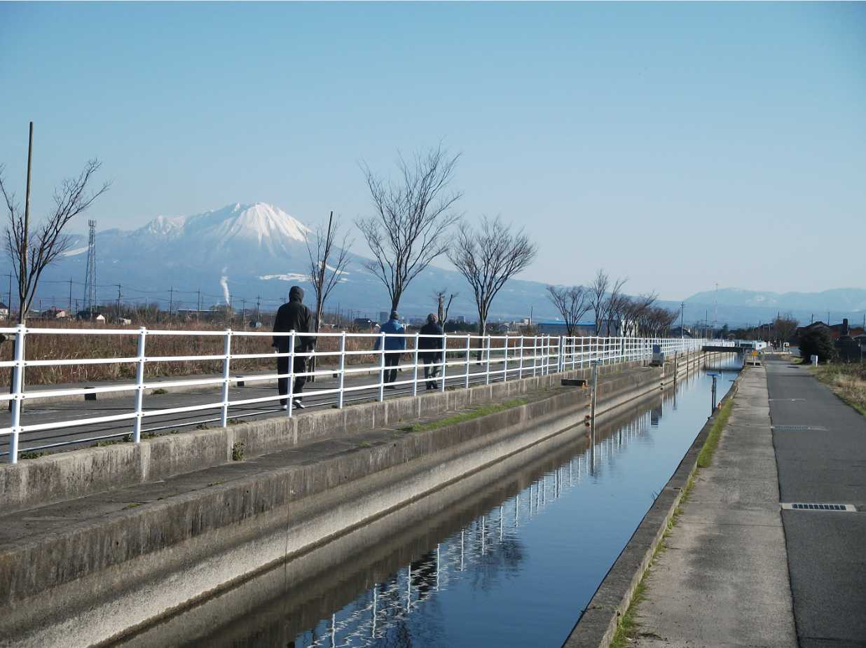 米川での散策風景