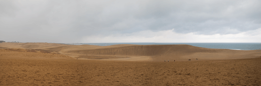 「馬の背」の風景－観光客の姿が見えます