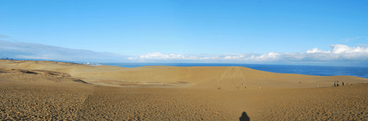 「馬の背」の風景－空、海、砂のコントラストが鮮やかです