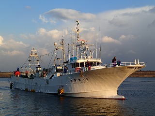 沖亜底びき網漁船