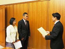 平成27年度新嘗祭献穀者知事感謝状贈呈式及び伝達書授与式1