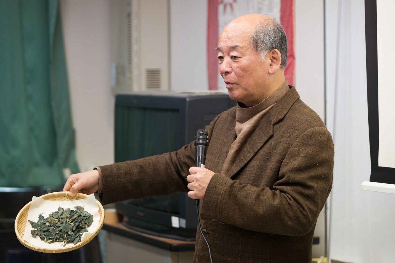 講師の芳岡幸雄さん