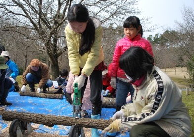 小学生も電動ドリルに挑戦！