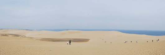 「馬の背」の風景－家族連れで賑わっています