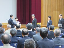 定年・長期在職退職者辞令交付式1