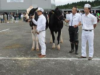 佐藤さん所有「シュガー」号（右側）