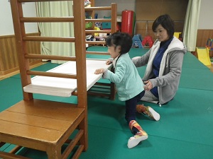 個別で理学療法を行っています。