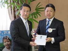 山陰中央テレビジョン放送株式会社からの鳥取県中部地震の復興に係る寄附金贈呈式1