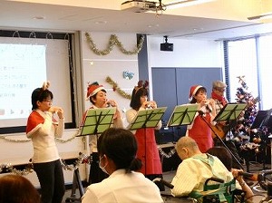 「オカリナ♡チェリーズ」の演奏