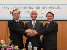 調印式2