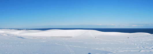 「馬の背」の風景－青空と雪景色