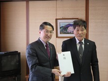 公益社団法人全日本不動産協会鳥取県本部からの鳥取県中部地震の被災者支援に係る義援金贈呈式2