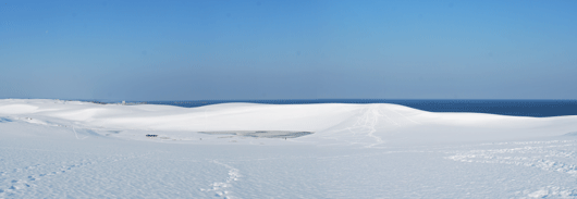 「馬の背」の風景－青空と雪景色