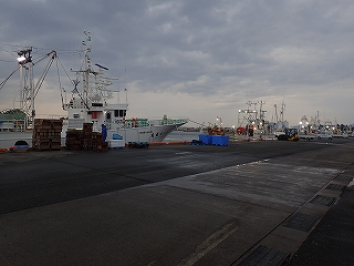 賀露の沖合底びき網漁船