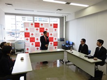 中国電力労働組合から日本赤十字社鳥取県支部への鳥取県中部地震の被災者支援に係る義援金贈呈式1