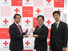中国電力労働組合から日本赤十字社鳥取県支部への鳥取県中部地震の被災者支援に係る義援金贈呈式2