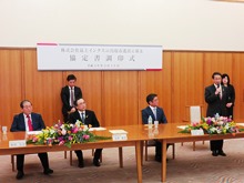 調印式2