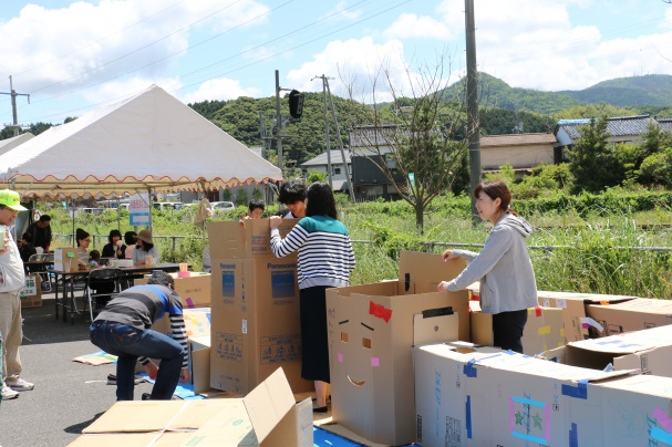 軽トラ市段ボール迷路