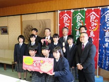 「いちごアイス」の完成報告会2