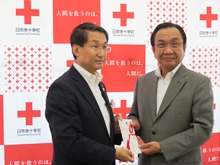 鳥取県遊技業協同組合からの日本赤十字社活動資金贈呈式1