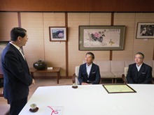 株式会社オズマピーアールからの鳥取県中部地震復興に係る寄附金贈呈式1