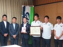 一般社団法人日本プロサッカー選手会からの鳥取県中部地震に係る寄附金贈呈式2