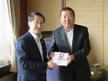 株式会社鳥取メカシステムからの鳥取県中部地震の復興に係る寄附金贈呈式2