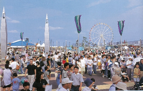 多くの来客でにぎわうみなと博