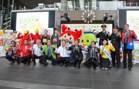 大阪キャンペーンでの関係者等の記念写真