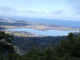 鉢伏山から望む東郷池