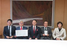 優良民間社会福祉事業施設に対する御下賜金伝達式2