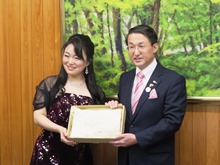 ソプラノ声楽家 佐田山千恵さんへのとっとりふるさと大使委嘱状交付式2