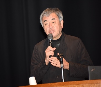 木造建築の良さを熱く語る隈氏