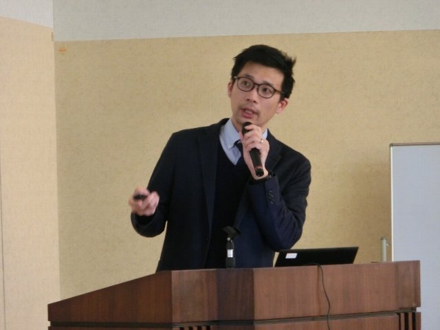 長野県とオーストリアの林業交流について情報提供する日詰氏