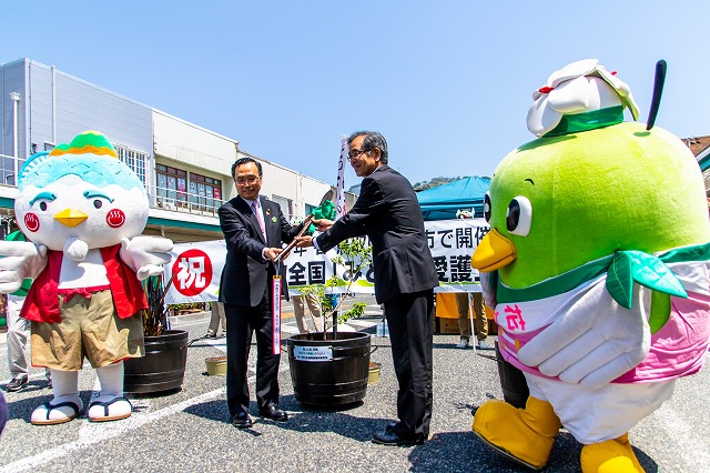 緑のリレースタート　鳥取市から智頭町へ