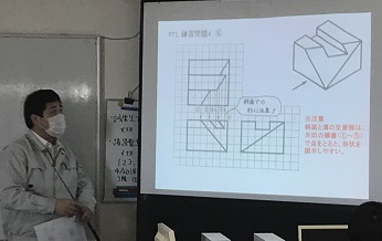 製図の書き方解説中の写真