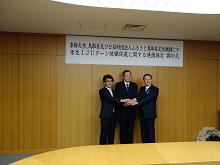 専修大学、鳥取県及び公益財団法人ふるさと鳥取県定住機構との学生IJUターン就職促進に関する連携協定調印式1