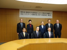専修大学、鳥取県及び公益財団法人ふるさと鳥取県定住機構との学生IJUターン就職促進に関する連携協定調印式2