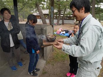 種火を火に育てる様子