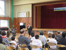 シンガポール旅行社ツアー客と鳥取市内小学校児童との交流会2