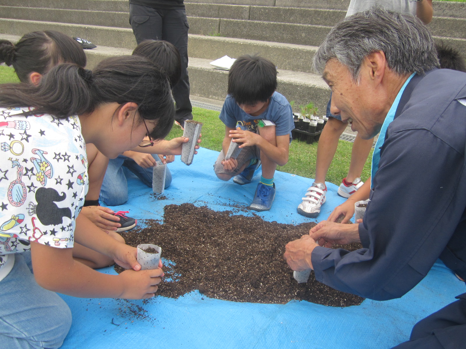 種まき作業