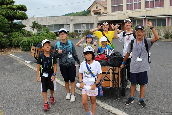 以西小学校出発